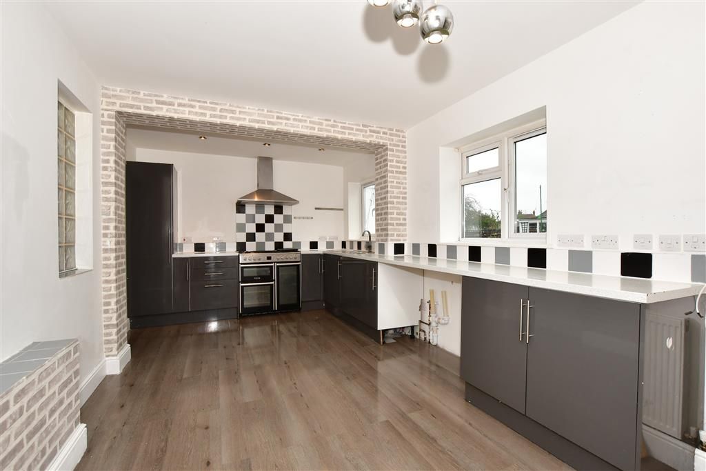 3 bed detached bungalow for sale in Milroy Avenue, Northfleet