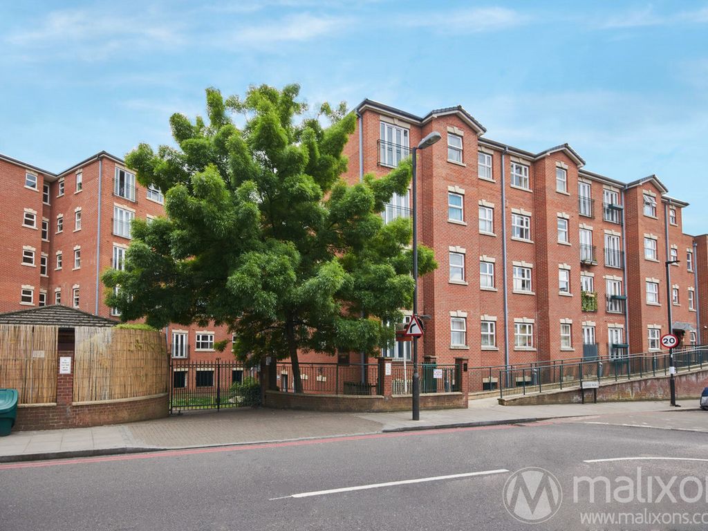 2 bed flat for sale in Gleneagle Road, London SW16 Zoopla