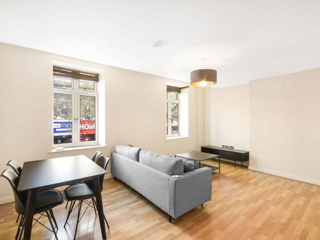 2 bed flat to rent in Walworth Road, Elephant And Castle, London SE17