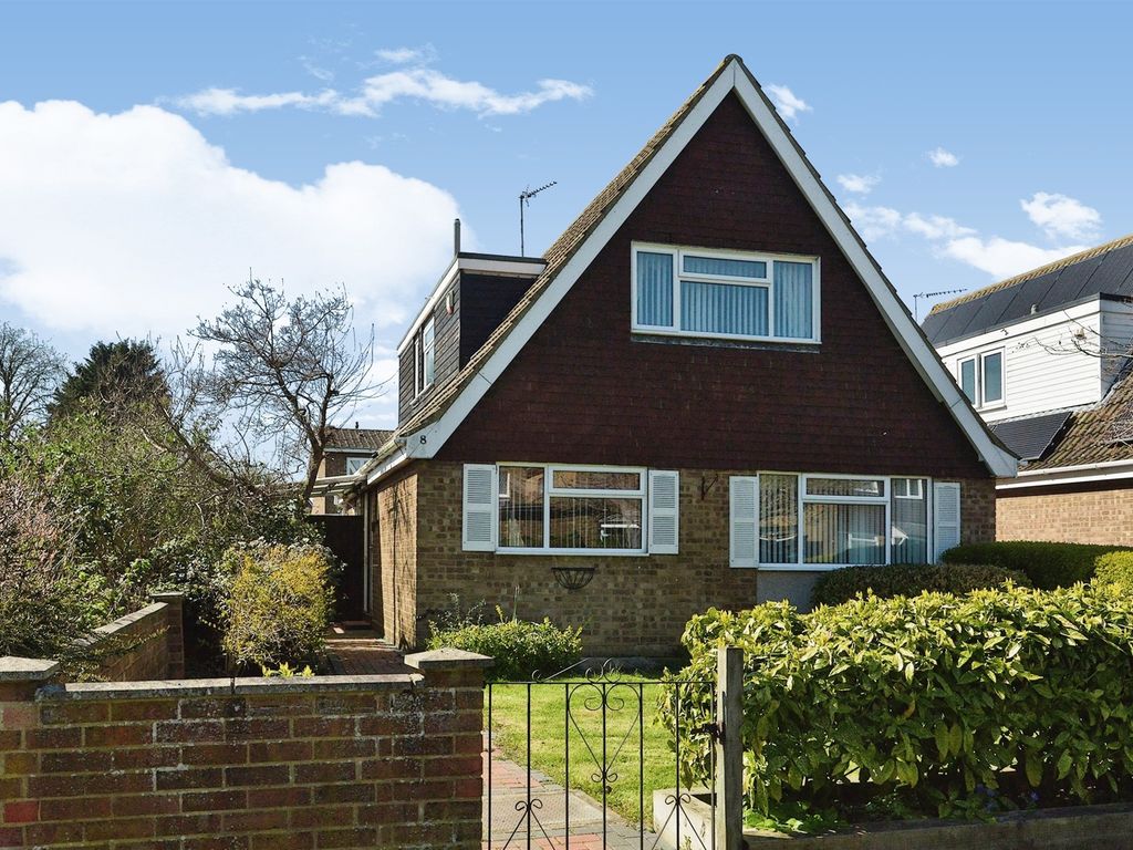 3 bed detached house for sale in Hoylake Close, Bletchley, Milton