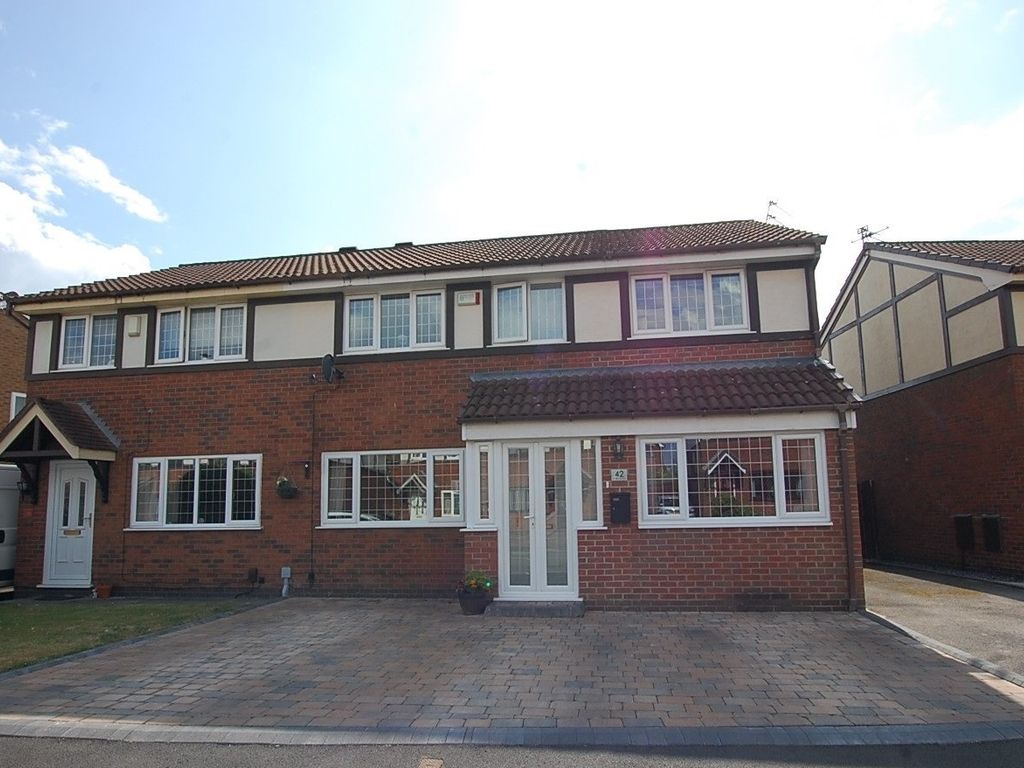 5 bed semidetached house to rent in Camberwell Drive, AshtonUnder