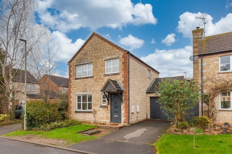 3 bed detached house for sale in Martin Close, Bicester OX26, £415,000 Zoopla