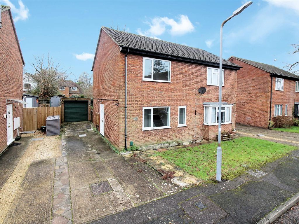 2 bed semidetached house for sale in Vicarage Close, Wendover