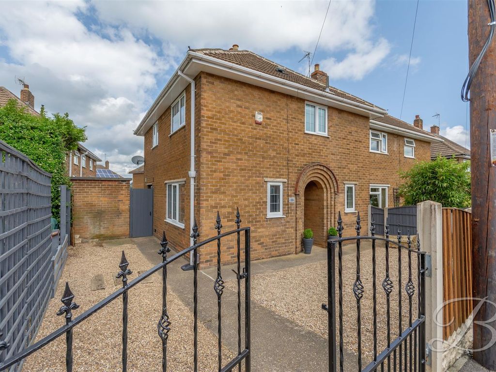 3 bed semidetached house for sale in Hammerwater Drive, Warsop