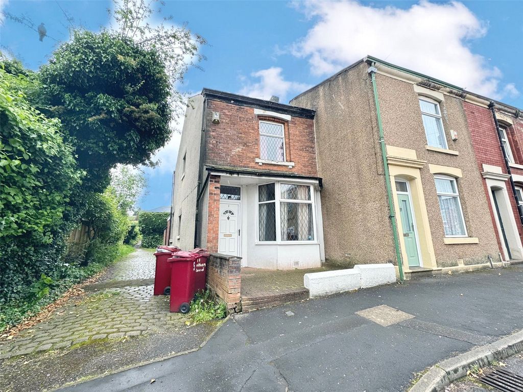 3 bed end terrace house for sale in Bentham Road, Mill Hill, Blackburn, Lancashire BB2, £100,000