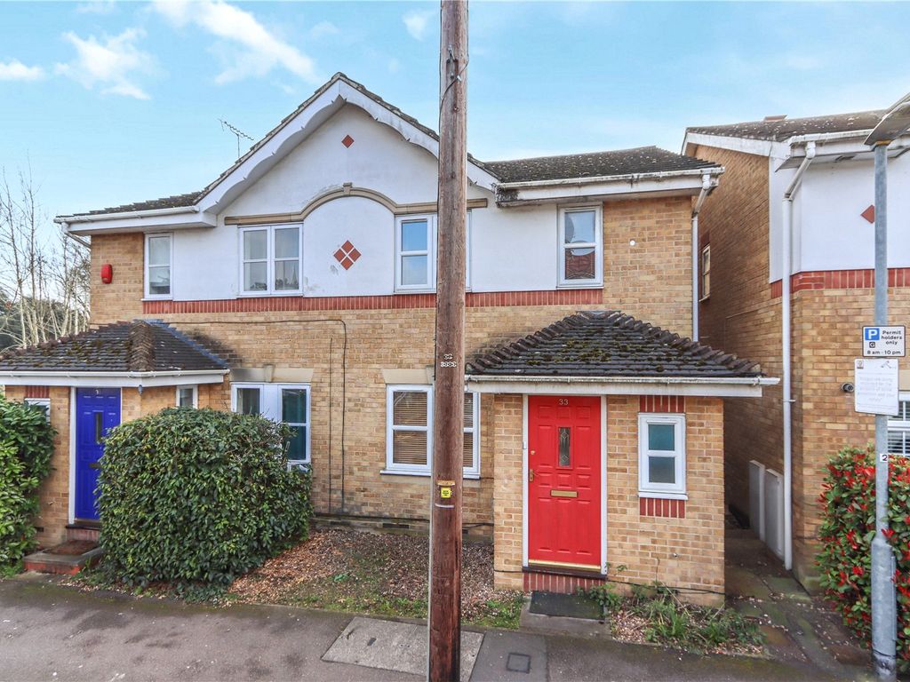 3 bed semidetached house to rent in Kings Close, Watford