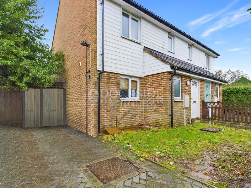 3 bed semidetached house for sale in Lodge Hill Lane, Chattenden