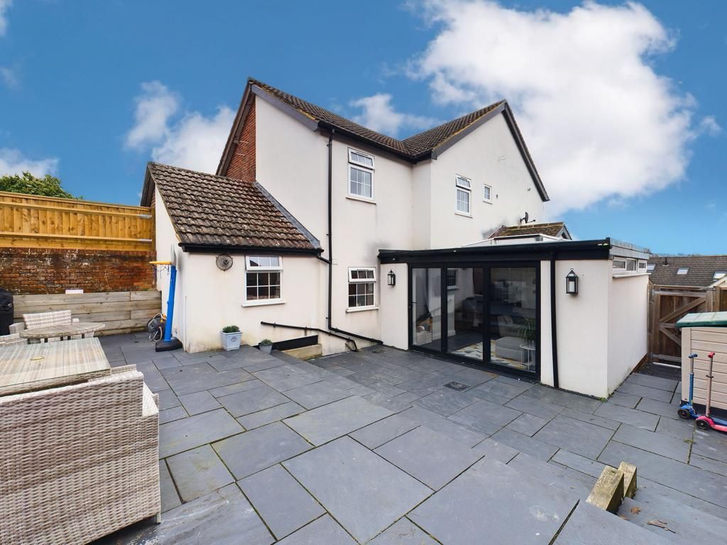 4 bed semidetached house for sale in Chapel Lane, High HP12