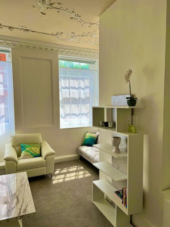 1 bed flat to rent in 64A High Street, Godalming, Surrey GU7, £1,400 pcm Zoopla