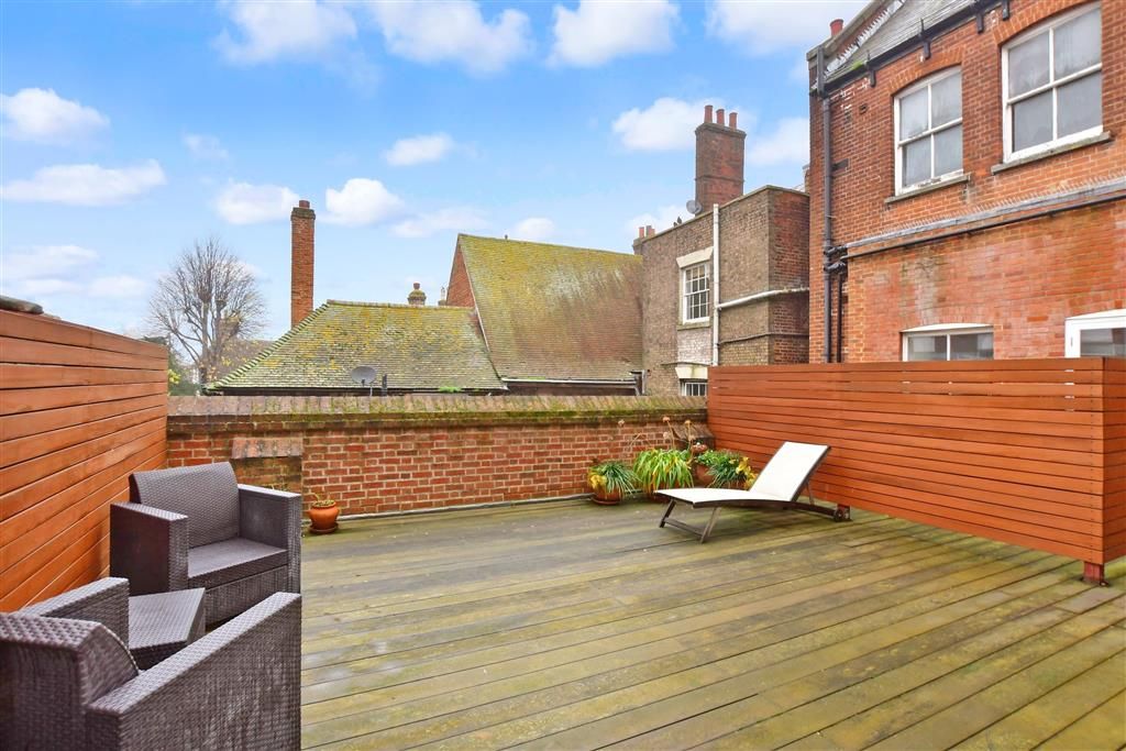 2 bed flat for sale in High Street, Canterbury, Kent CT1 Zoopla