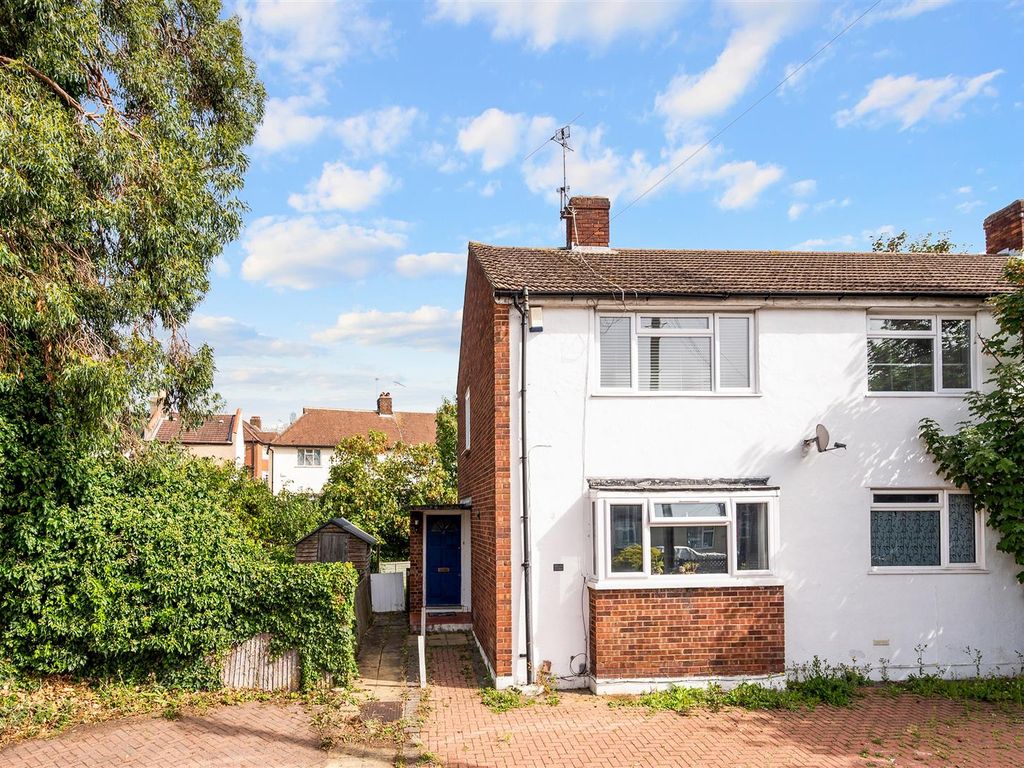 2 bed for sale in Trafalgar Avenue, Worcester Park KT4, £