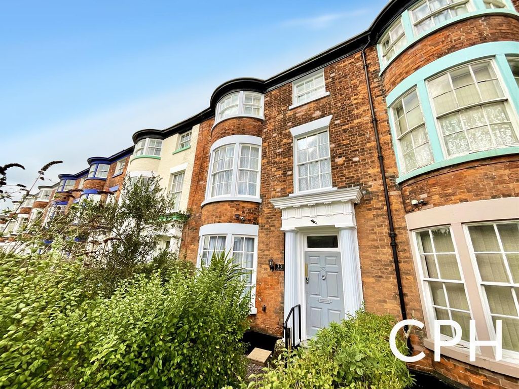 4 bed town house for sale in Falsgrave Road, Scarborough YO12, £380,000
