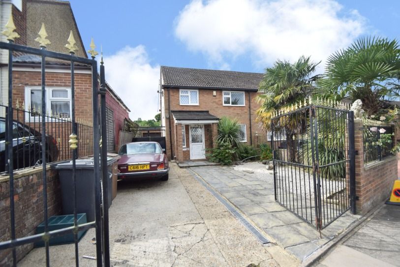 Bradley Road, Luton, Bedfordshire LU4  