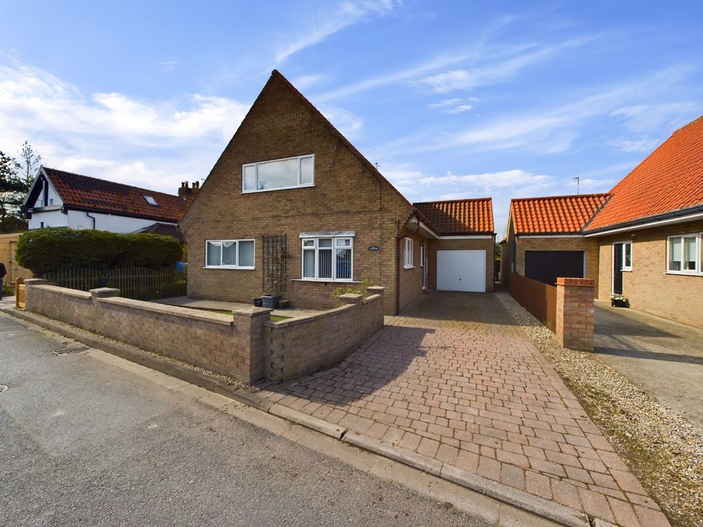 3 bed detached house for sale in Back Lane, North Duffield YO8, £