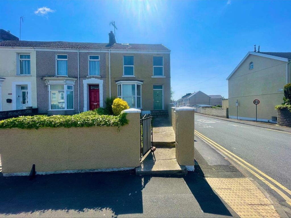 3 bed end terrace house for sale in Queen Victoria Road, Llanelli SA15