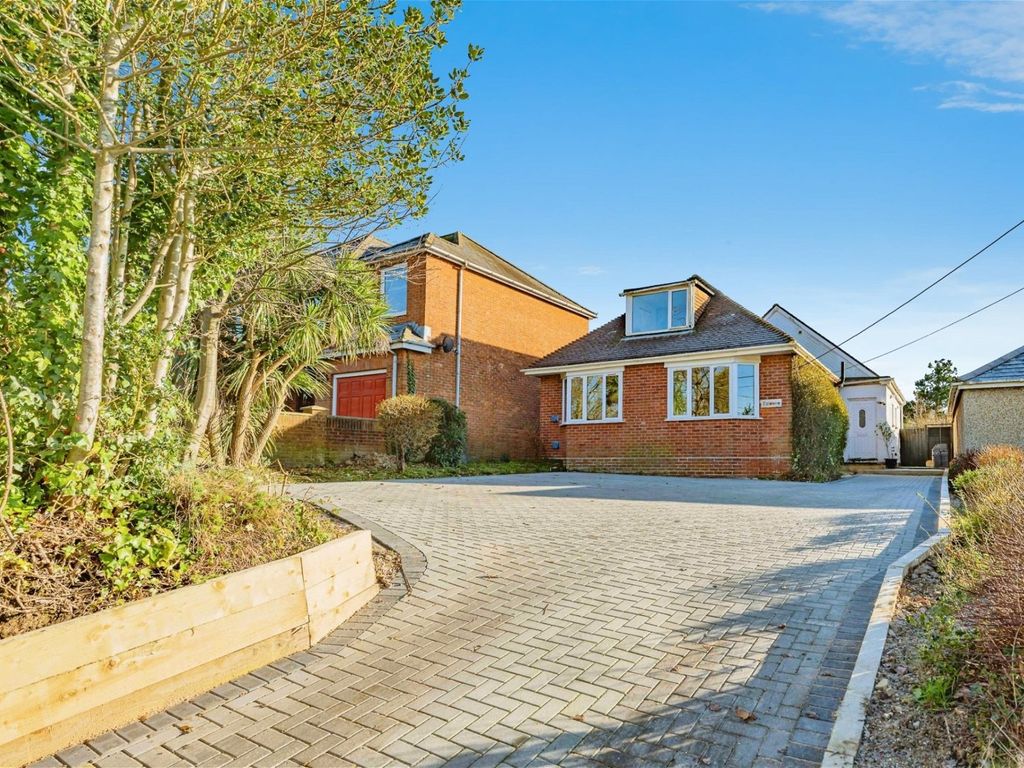 4 bed detached house for sale in Dodwell Lane, Bursledon, Southampton