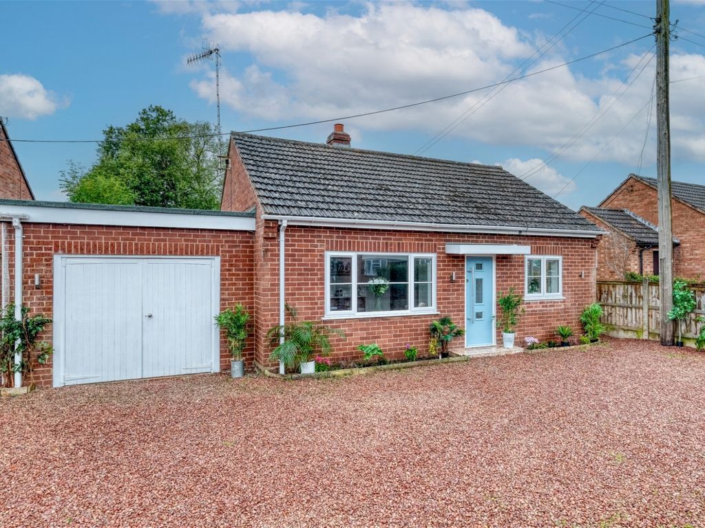 2 bed bungalow for sale in Cockshot Lane, Dormston, Worcester WR7, £