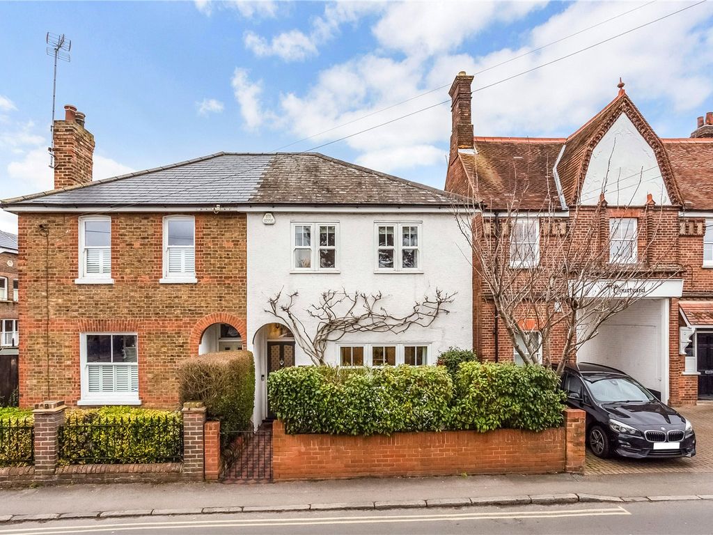 3 bed semidetached house for sale in Station Road, Marlow