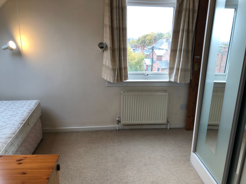 Room to rent in Harehills Lane, Leeds LS8, £425 pcm Zoopla