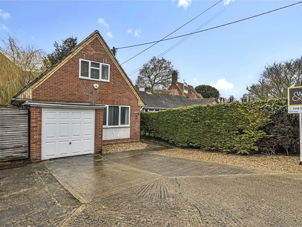 3 bed bungalow for sale in High Street, Easterton, Devizes, Wiltshire