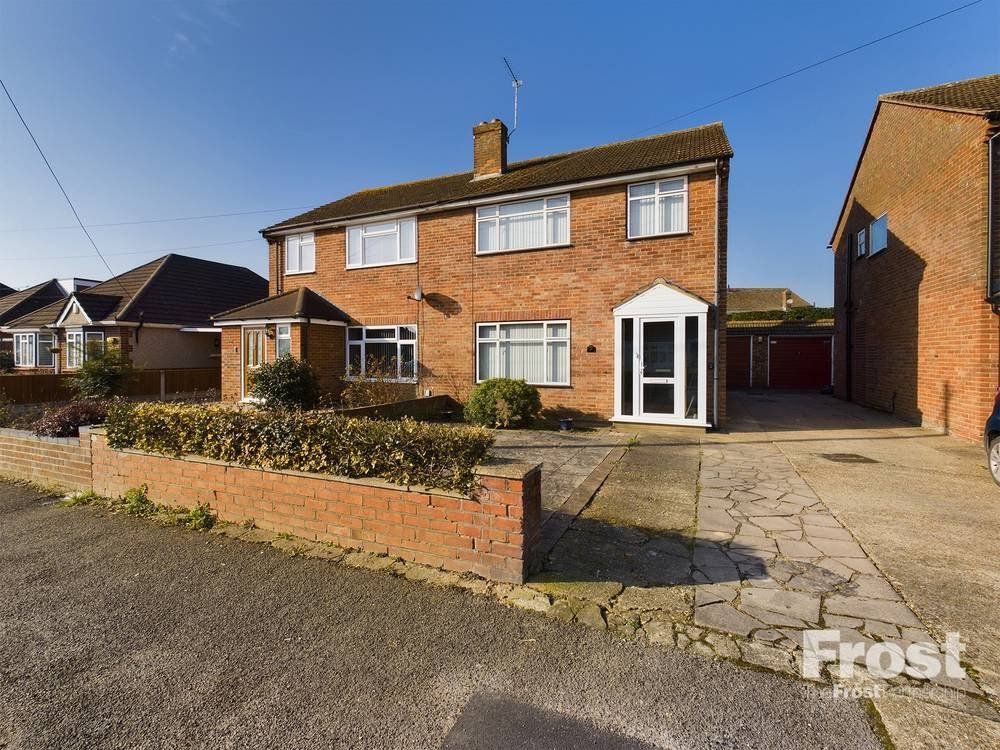 3 bed semidetached house for sale in Meadow Road, Ashford, Surrey TW15