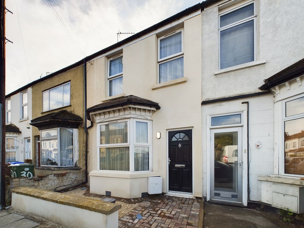 3 bed terraced house to rent in Overton Road, London SE2, £2,000 pcm