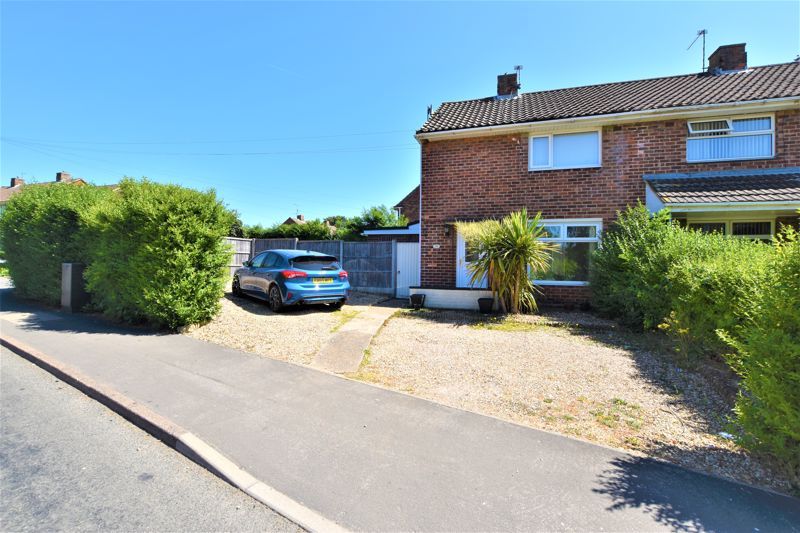 3 bed semidetached house for sale in Laughton Way North, Lincoln LN2