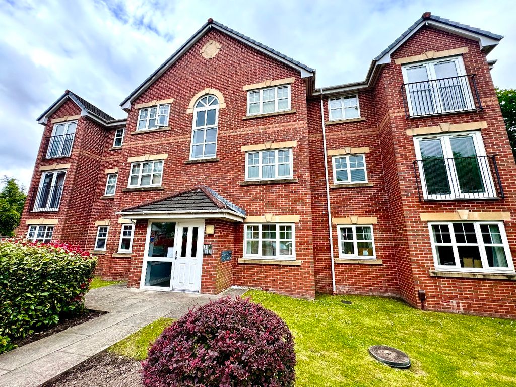 2 bed flat to rent in Fernbank Gardens, Little Lever, Bolton BL3, £800
