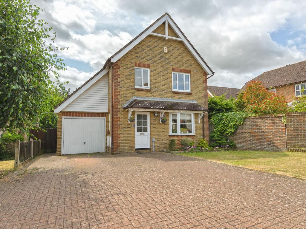 4 bed detached house for sale in Tom Joyce Close, Snodland ME6, £