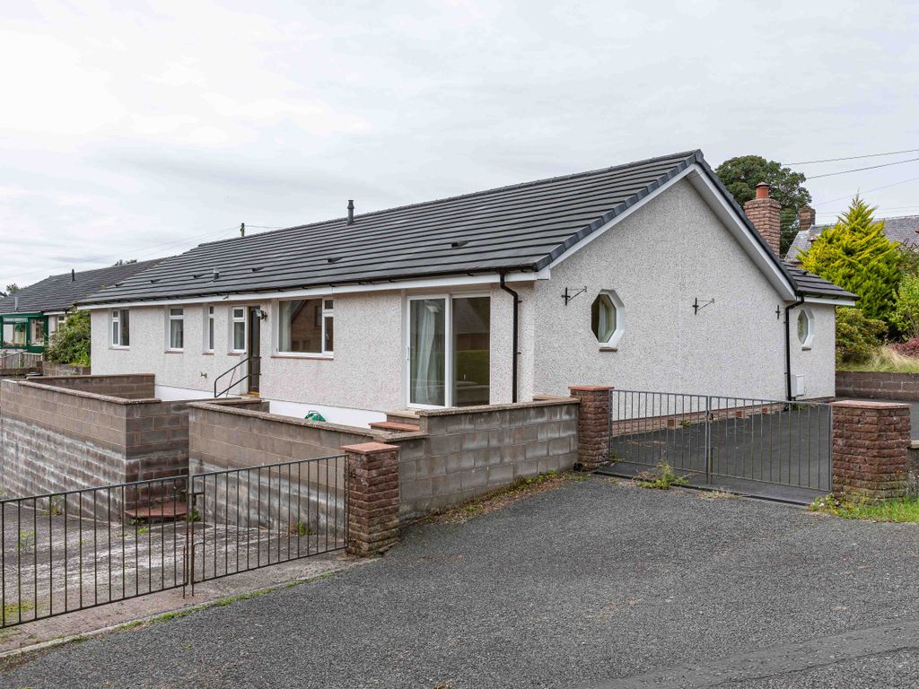 4 bed detached bungalow for sale in Stapleton Road, Annan DG12, £