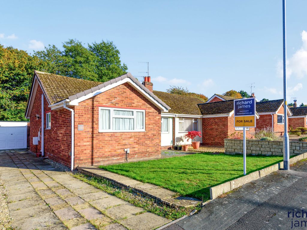 3 Bed Bungalow For Sale In Kennet Avenue Greenmeadow Swindon Sn25