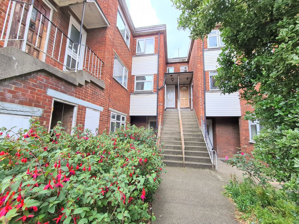 Shelbourne Rd, London N17  