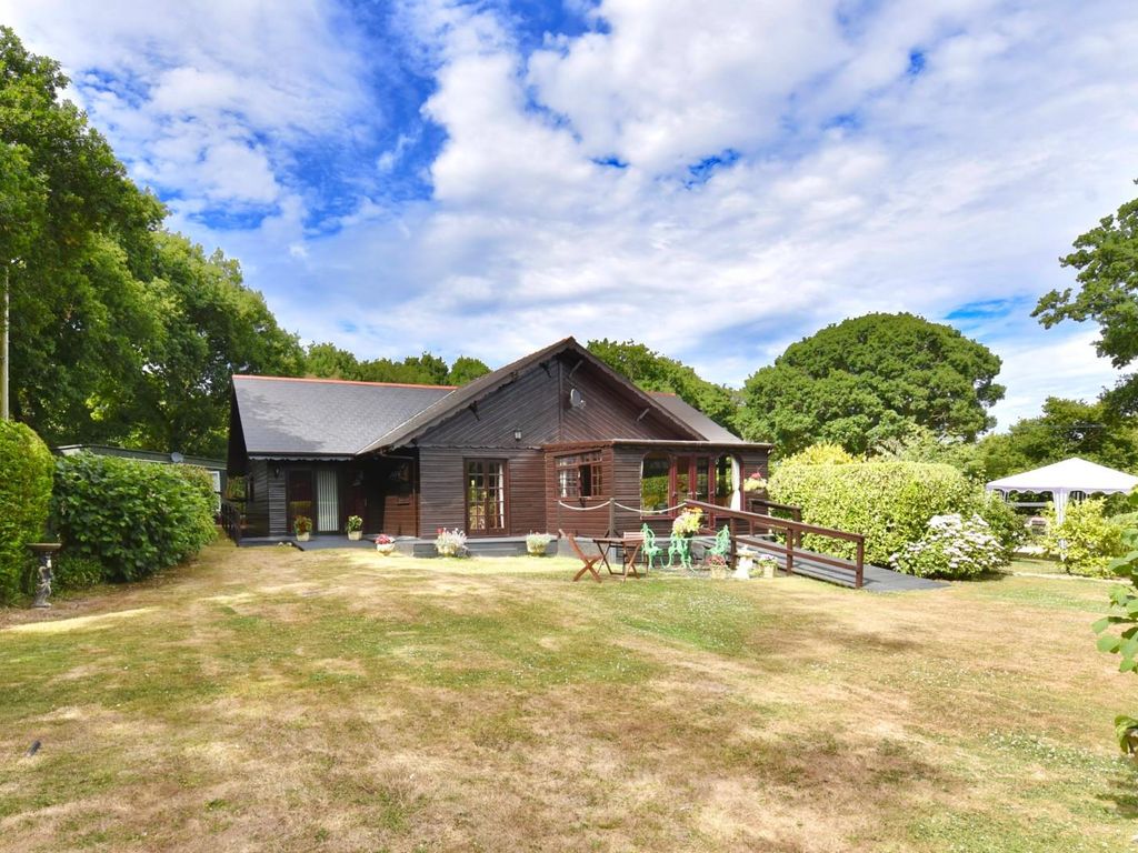 3 bed detached bungalow for sale in East Close, Cranmore, Yarmouth PO41