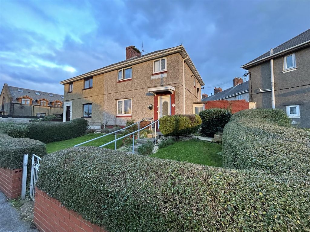 3 bed semidetached house for sale in Martin Road, Llanelli SA15 Zoopla