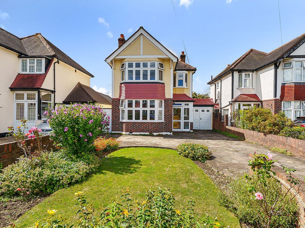 3 bed detached house for sale in Bradstock Road, Epsom KT17 Zoopla