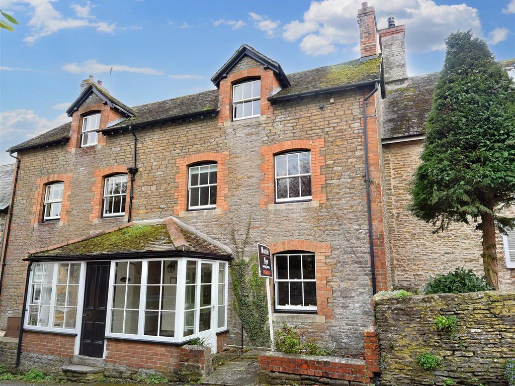 4 bed terraced house for sale in Gold Street, Stalbridge, Sturminster
