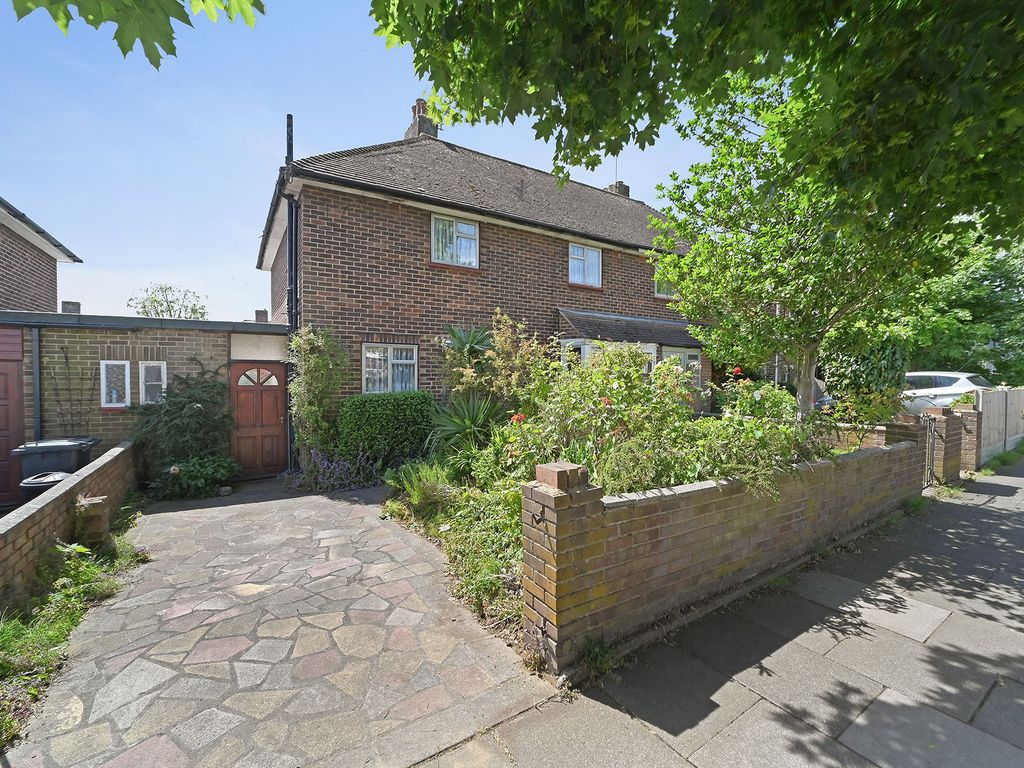 3 bed semidetached house for sale in Elizabeth Road, Pilgrims Hatch