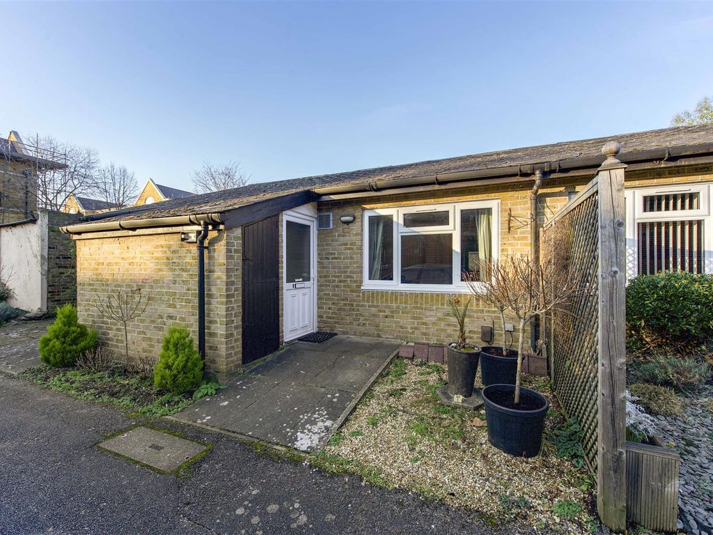 1 bed bungalow for sale in Carrick Close, Isleworth TW7, £369,950 Zoopla