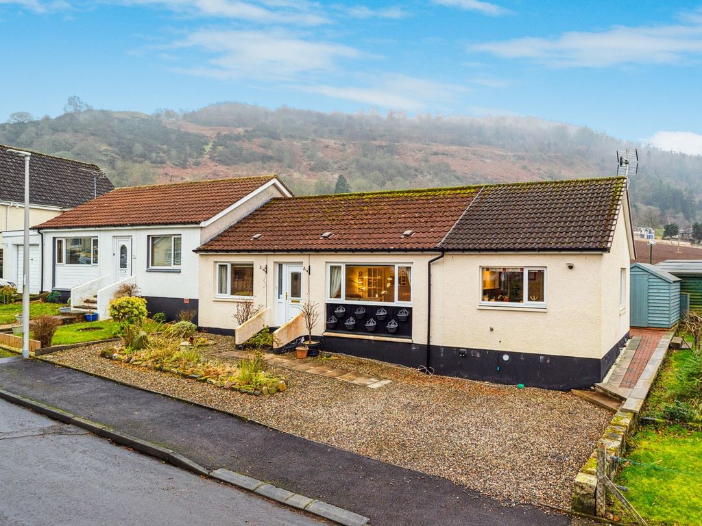 2 bed semidetached bungalow for sale in Castlelaw Crescent,