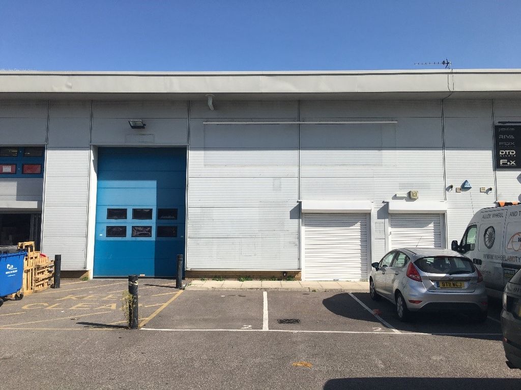 Retail premises to let in Unit 2 Pioneer Court, Croydon Road, Elmers