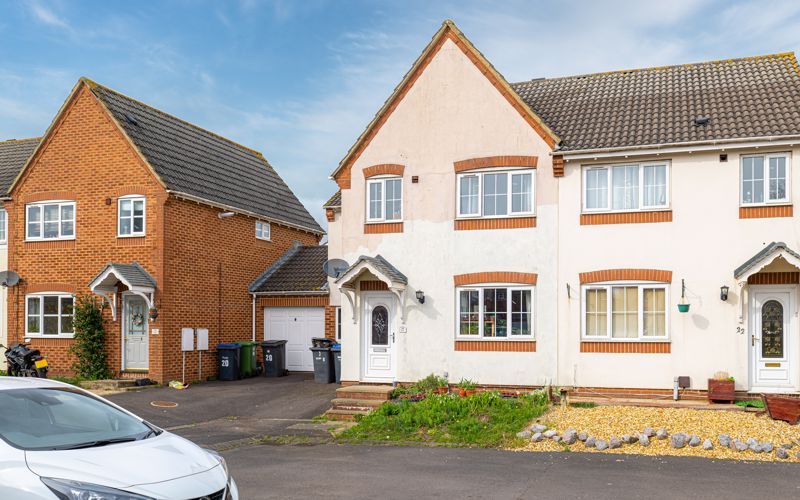 4 bed semidetached house for sale in Marigold Close, Melksham SN12, £