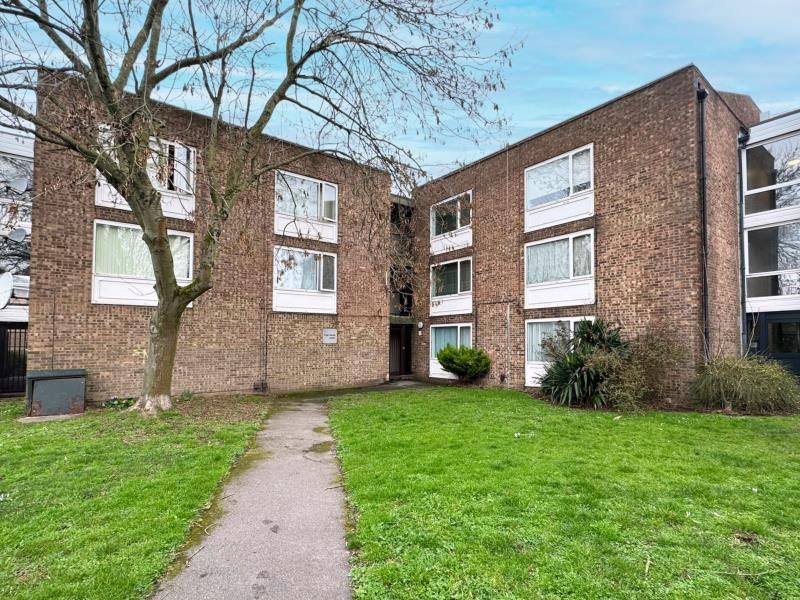 Studio to rent in Douglas Road, Stanwell, Staines TW19, £1,100 pcm Zoopla