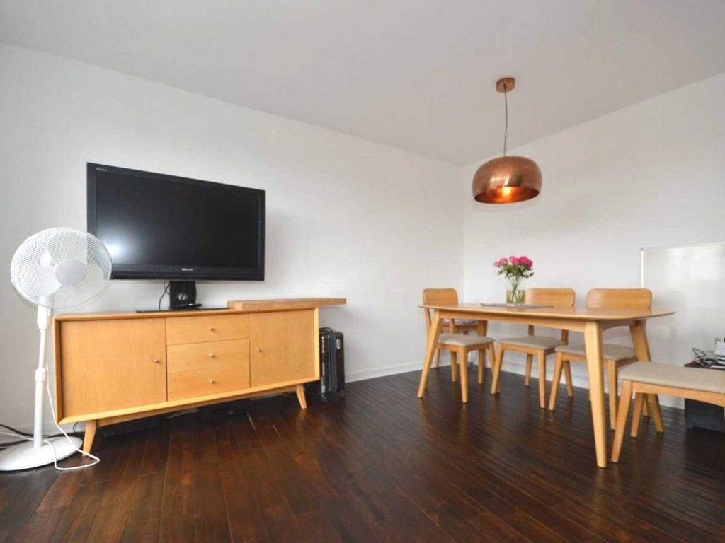2 bed flat to rent in Old Farm Road, East Finchley, London N2, £1,750 pcm Zoopla