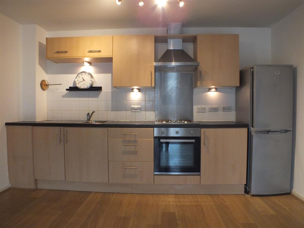 2 bed flat to rent in The Green, Millbrook, Stalybridge SK15, £750 pcm