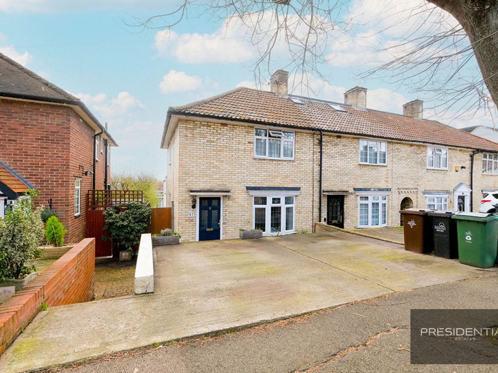 2 bed end terrace house for sale in Connington Crescent, Chingford E4