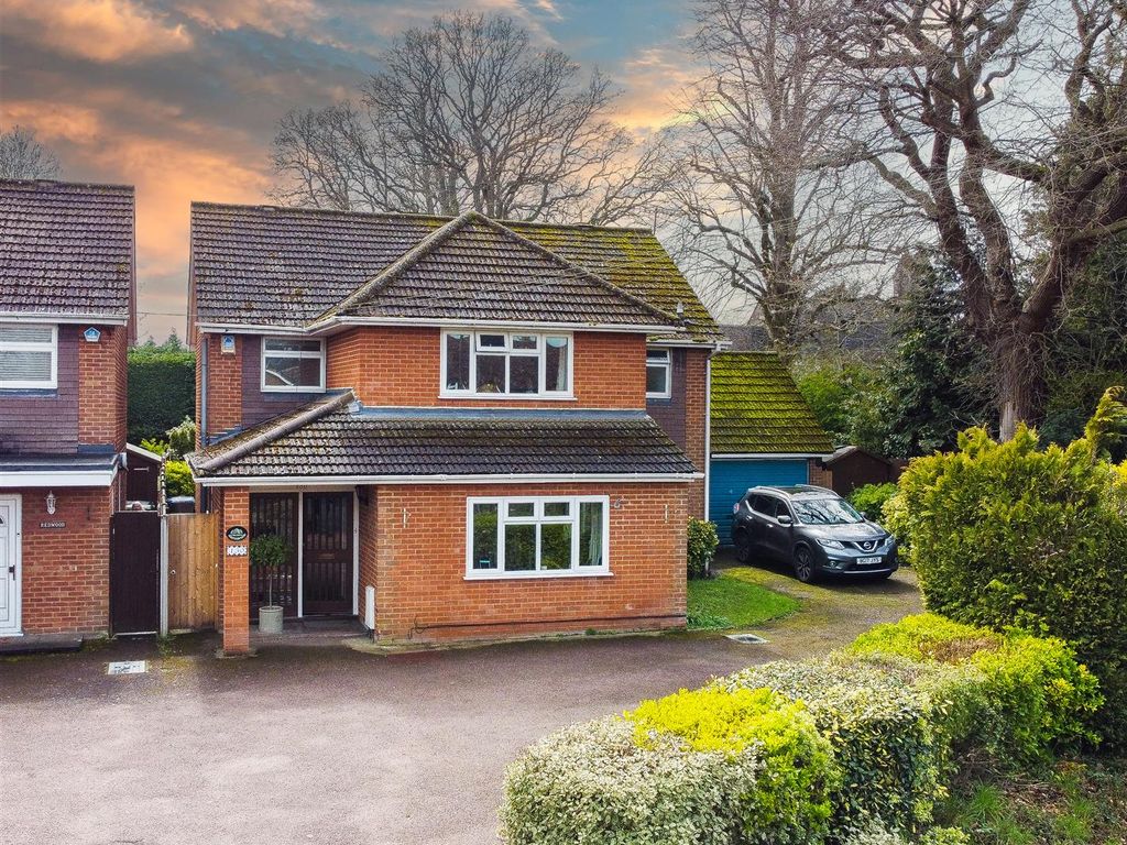 4 bed detached house for sale in Leverstock Green Road, Hemel Hempstead