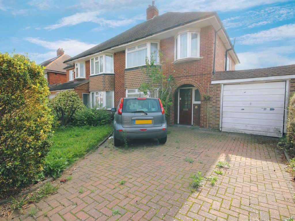 3 bed semidetached house for sale in Marlborough Road, Langley, Slough