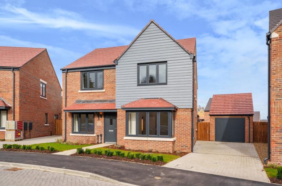 4 bed detached house to rent in Botleys Road, Ottershaw, Chertsey KT16