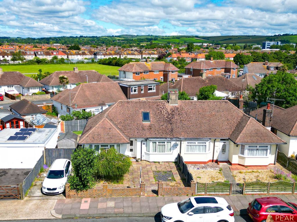 3 bed semidetached bungalow for sale in Sackville Road, Worthing BN14