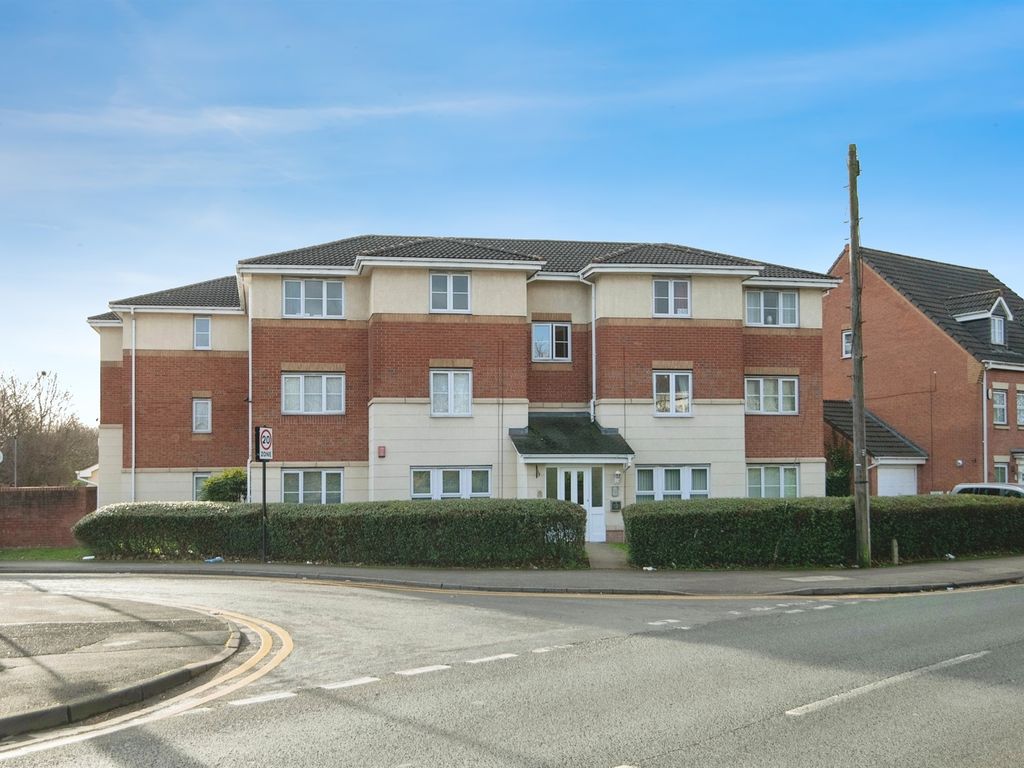 2 bed flat for sale in Gladstone Street, West Bromwich B71, £110,000